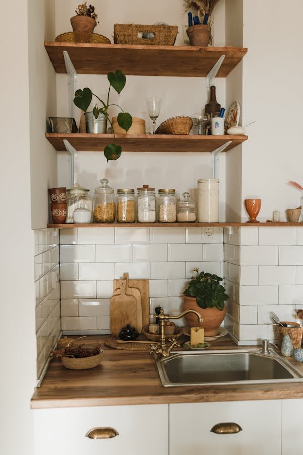 Transformez votre cuisine avec un rangement astucieux de conserve