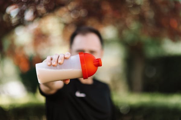 Prendre de l'iso whey zero : un allié pour votre santé digestive